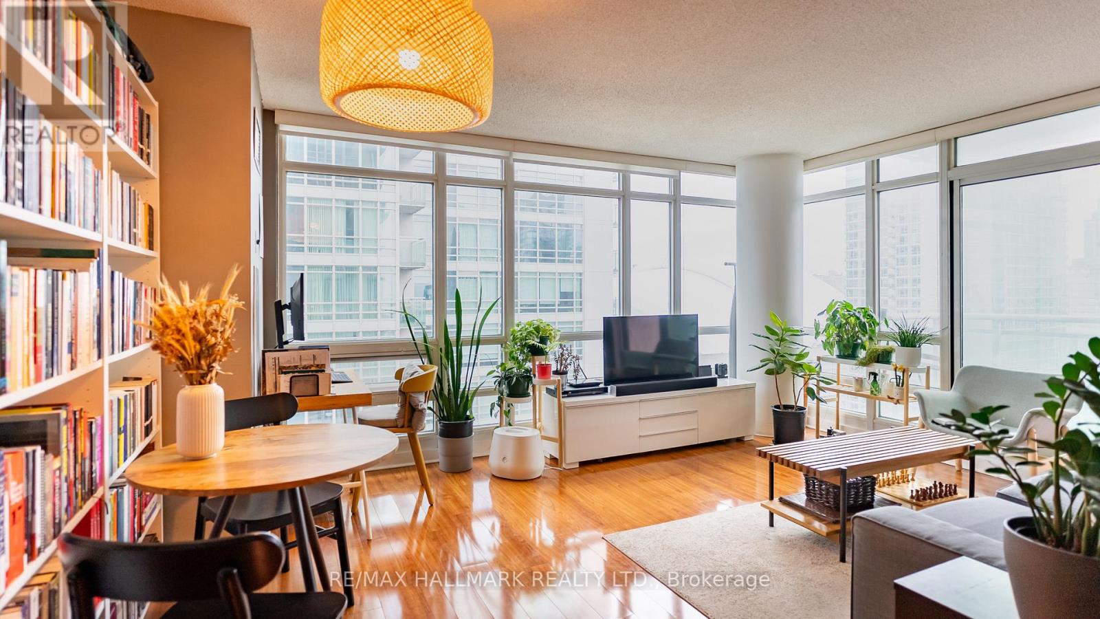 2710 - 397 Front Street W, Toronto, Ontario  M5V 3S1 - Photo 4 - C12613322