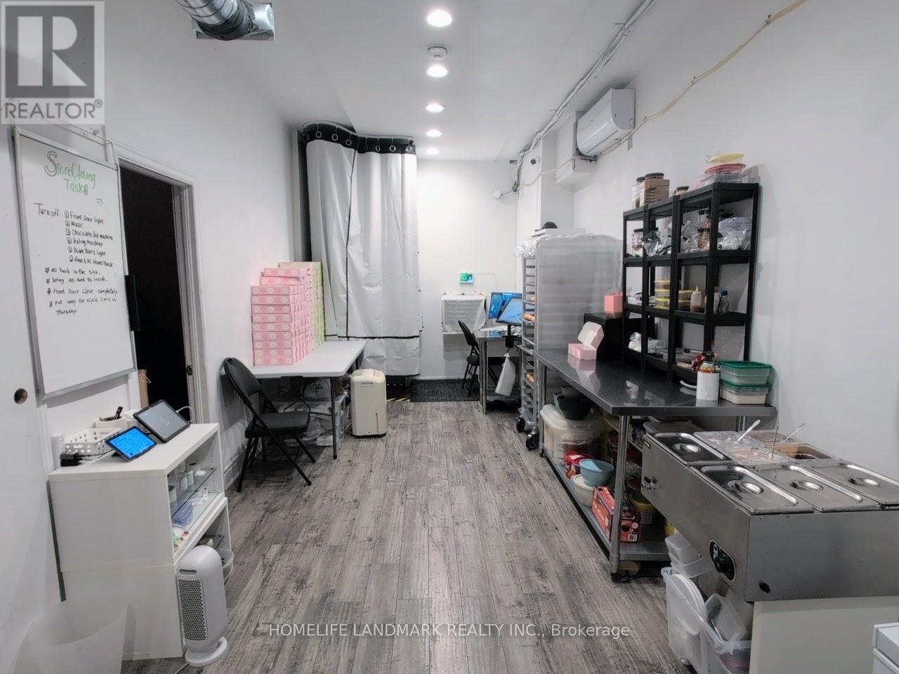 677 Queen St Street W, Toronto, Ontario  M6J 1E6 - Photo 4 - C12613380