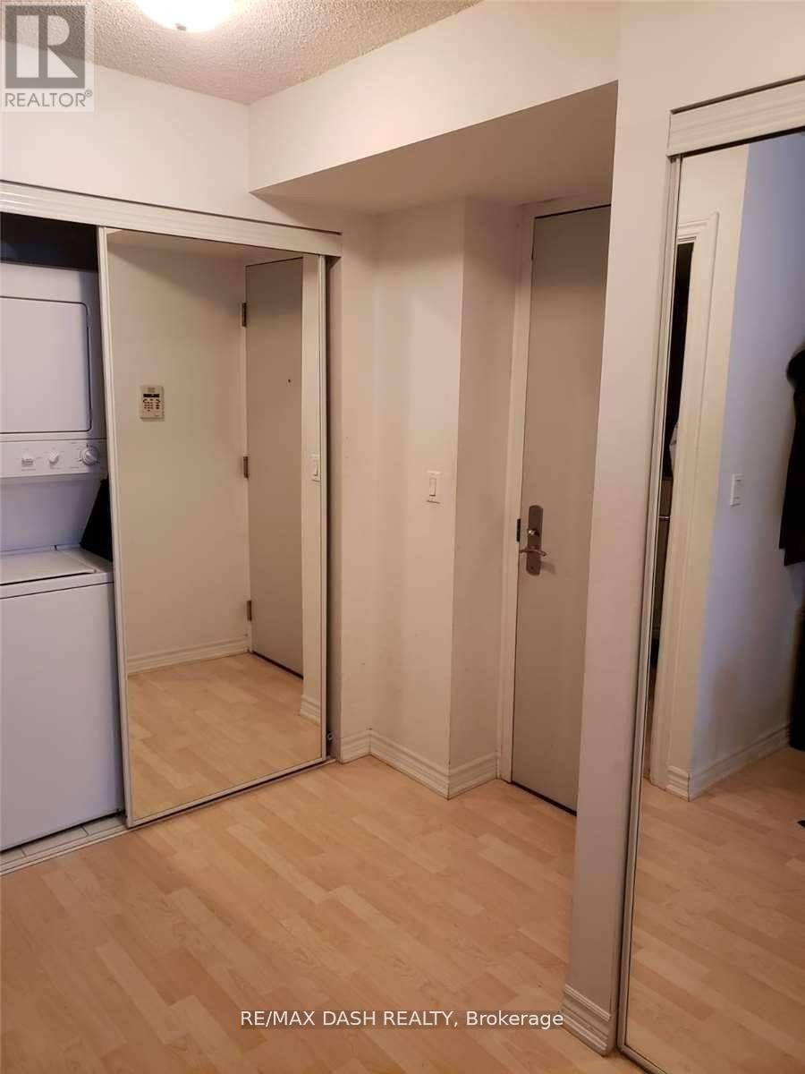 2210 - 761 Bay Street, Toronto, Ontario  M5G 2R2 - Photo 10 - C12613402