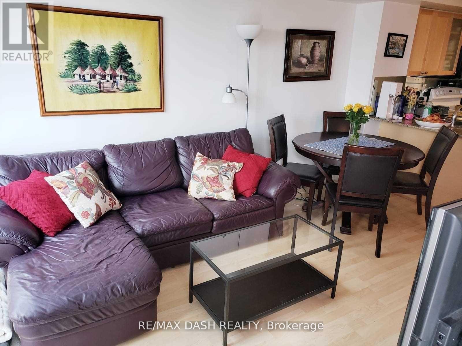 2210 - 761 Bay Street, Toronto, Ontario  M5G 2R2 - Photo 12 - C12613402