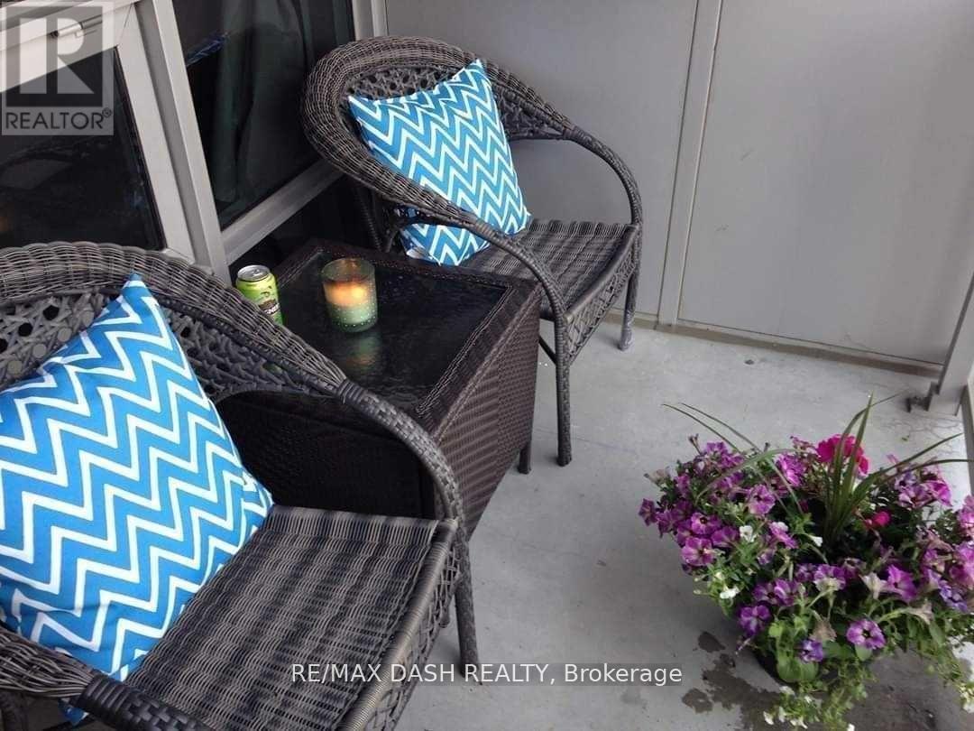 2210 - 761 Bay Street, Toronto, Ontario  M5G 2R2 - Photo 14 - C12613402