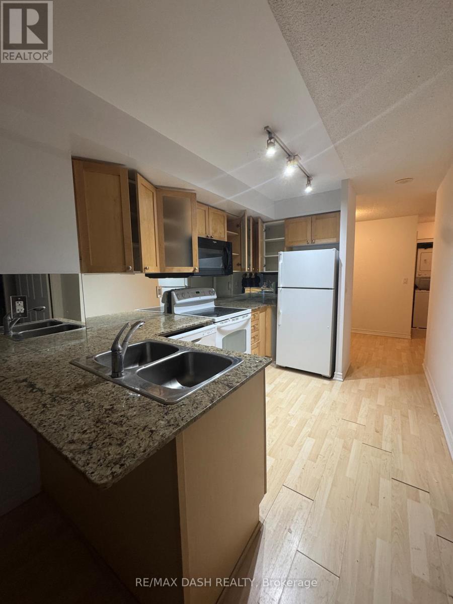 2210 - 761 Bay Street, Toronto, Ontario  M5G 2R2 - Photo 2 - C12613402