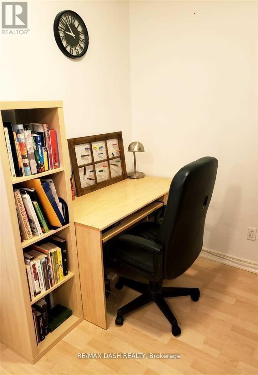 2210 - 761 Bay Street, Toronto, Ontario  M5G 2R2 - Photo 5 - C12613402