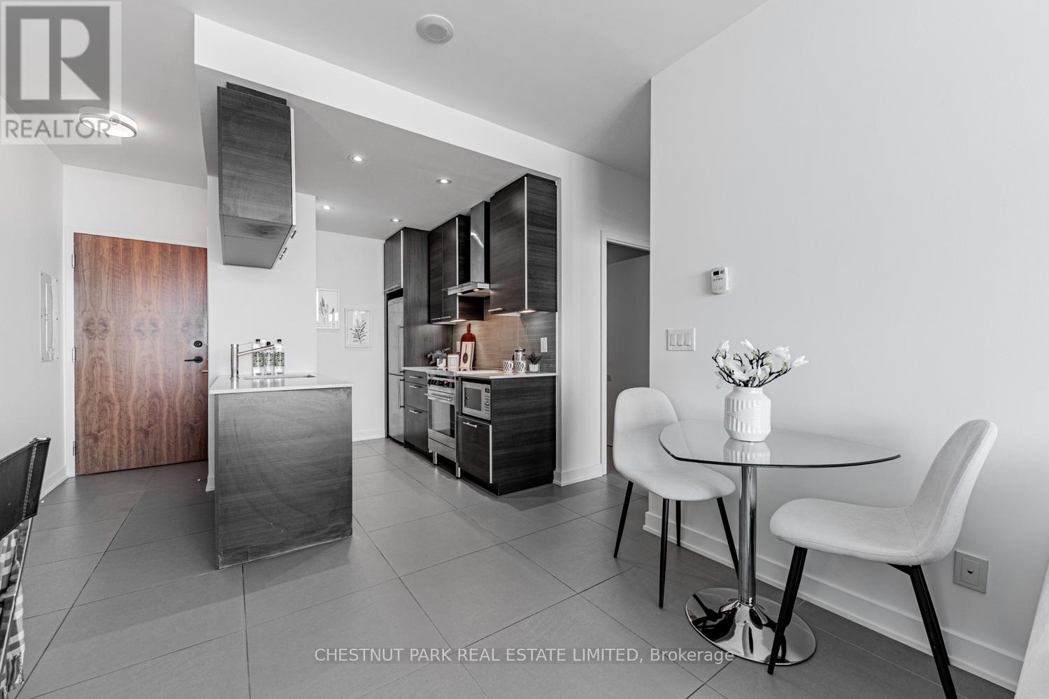 2206 - 1 Market Street, Toronto, Ontario  M5E 0A2 - Photo 3 - C12613408