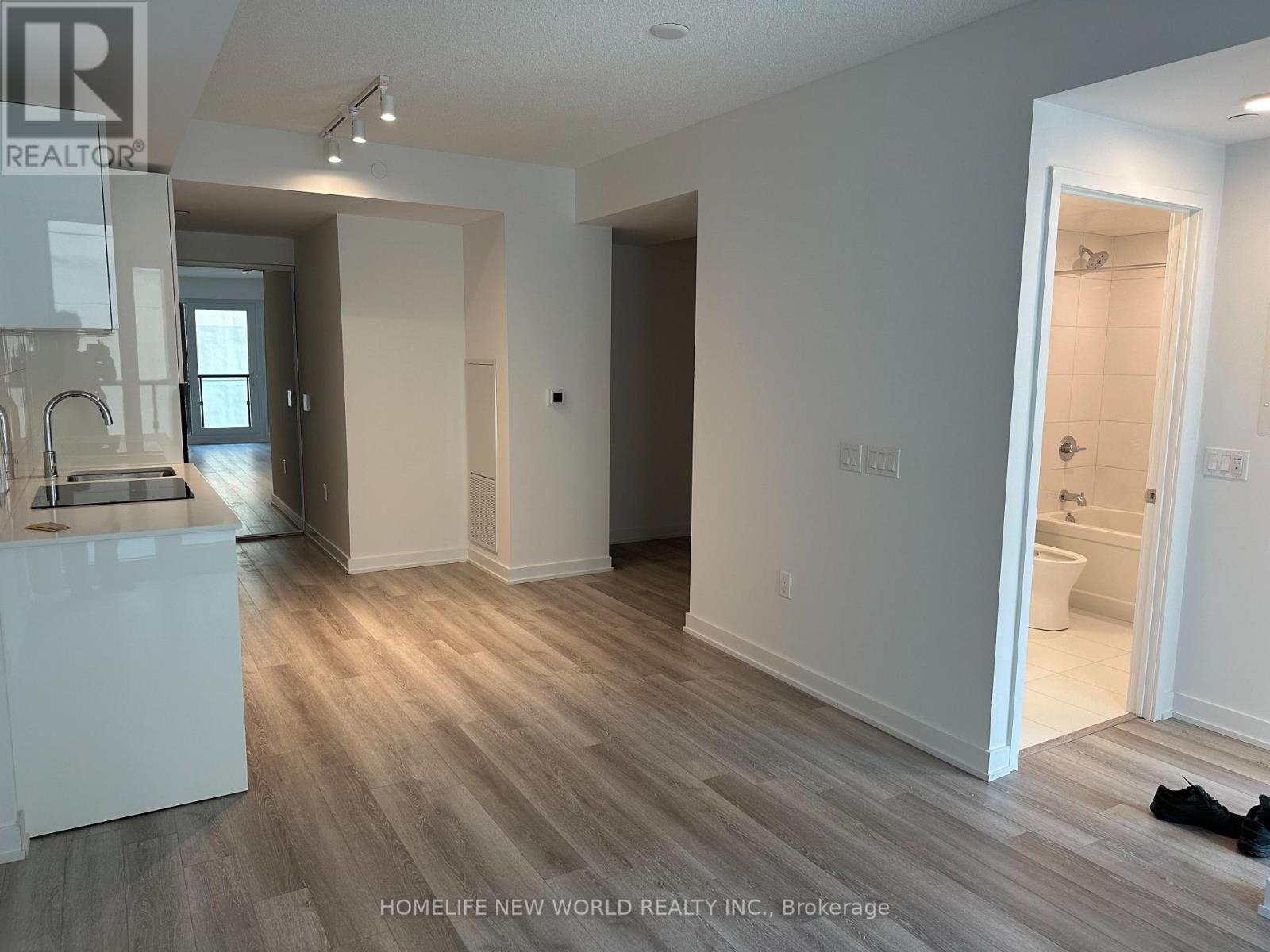901 - 238 Simcoe Street, Toronto, Ontario  M5T 0E2 - Photo 3 - C12613424