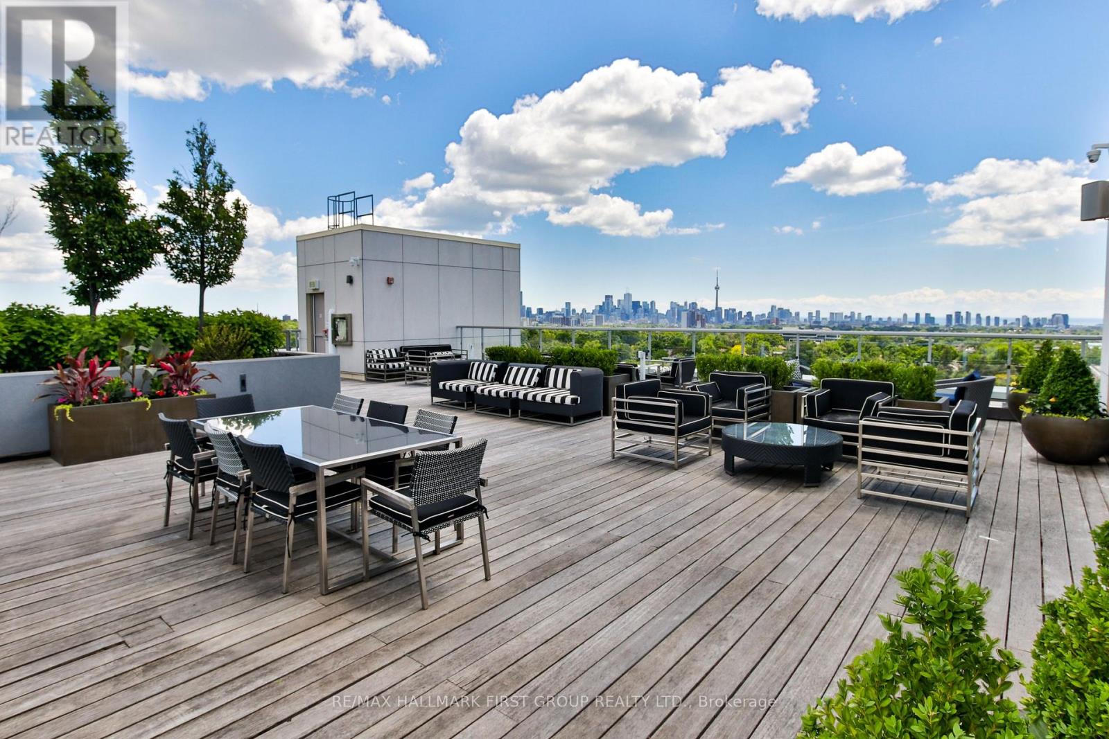 401 - 835 St Clair Avenue W, Toronto, Ontario  M6C 2N5 - Photo 12 - C12613452