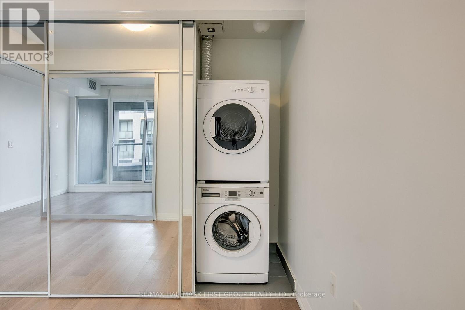 401 - 835 St Clair Avenue W, Toronto, Ontario  M6C 2N5 - Photo 9 - C12613452