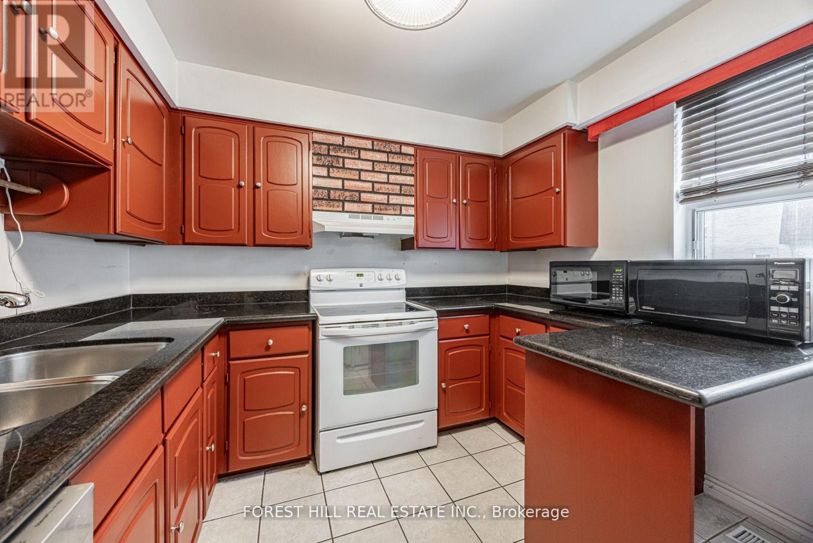 86 Village Greenway, Toronto, Ontario  M2J 1K8 - Photo 12 - C12516674