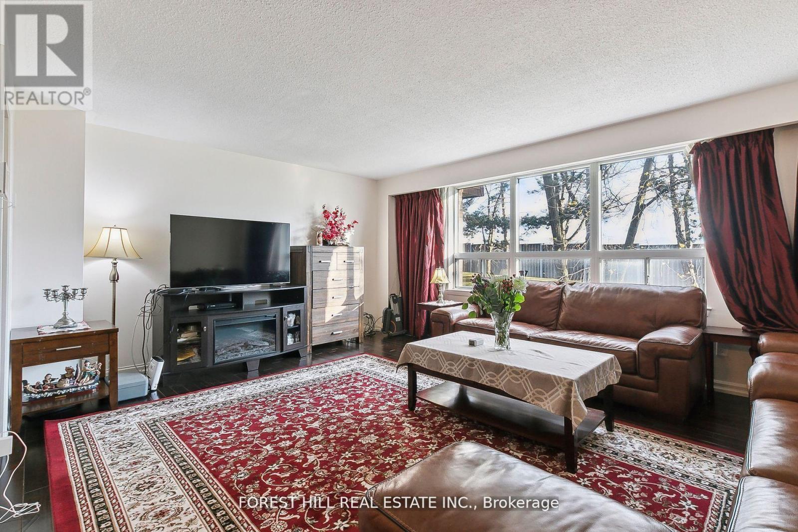 86 Village Greenway, Toronto, Ontario  M2J 1K8 - Photo 6 - C12516674