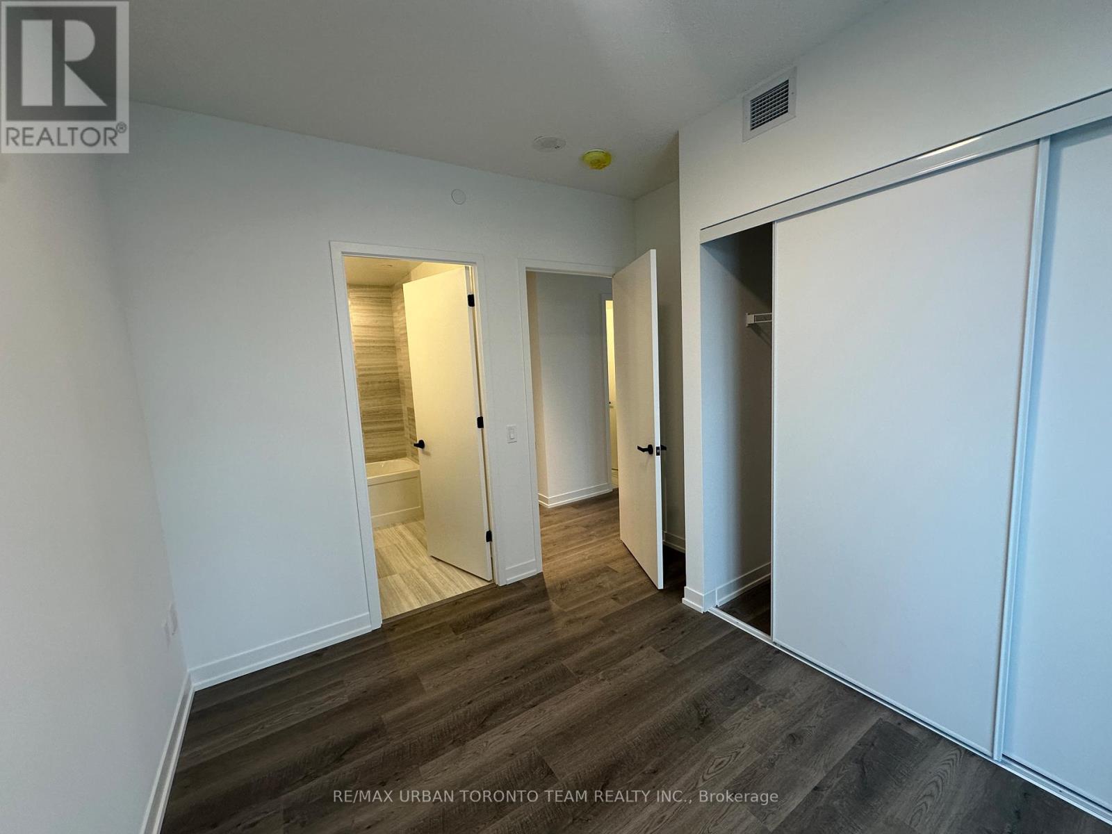 4312 - 8 Interchange Way, Vaughan (Vaughan Corporate Centre), Ontario  L4K 5Z7 - Photo 13 - N12613338