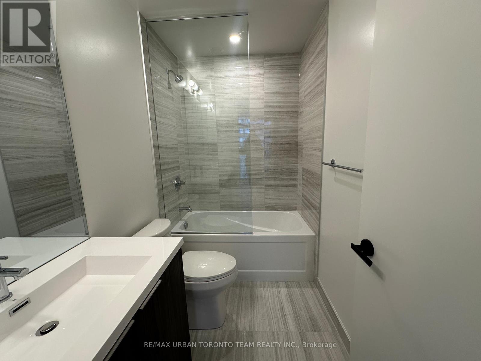 4312 - 8 Interchange Way, Vaughan (Vaughan Corporate Centre), Ontario  L4K 5Z7 - Photo 15 - N12613338