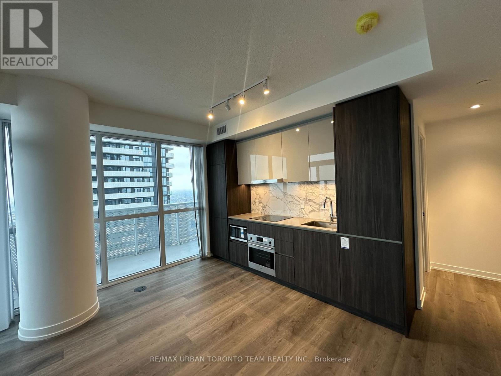 4312 - 8 Interchange Way, Vaughan (Vaughan Corporate Centre), Ontario  L4K 5Z7 - Photo 2 - N12613338