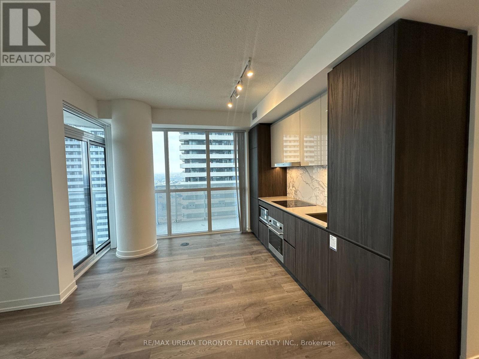 4312 - 8 Interchange Way, Vaughan (Vaughan Corporate Centre), Ontario  L4K 5Z7 - Photo 3 - N12613338