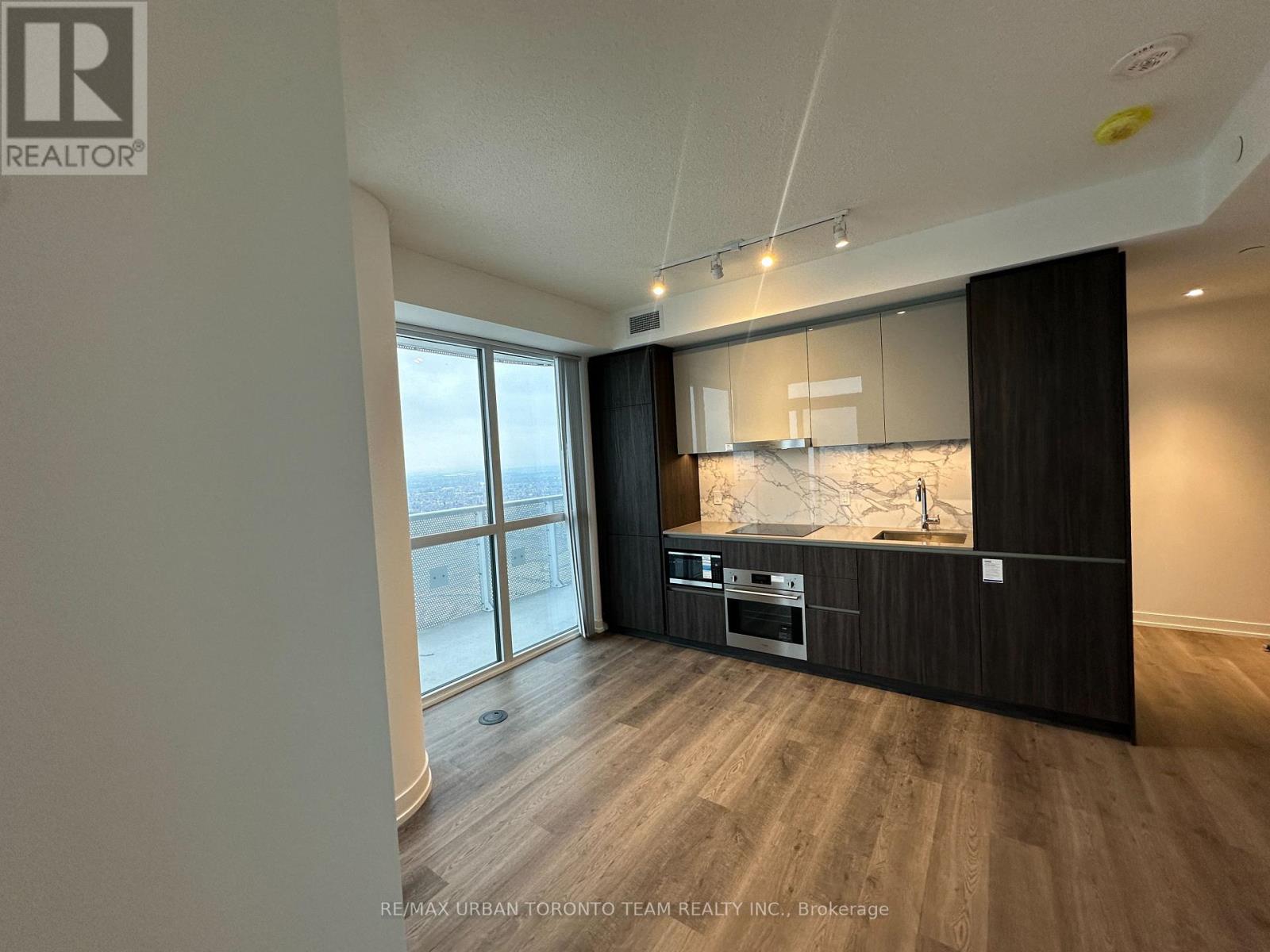 4312 - 8 Interchange Way, Vaughan (Vaughan Corporate Centre), Ontario  L4K 5Z7 - Photo 4 - N12613338