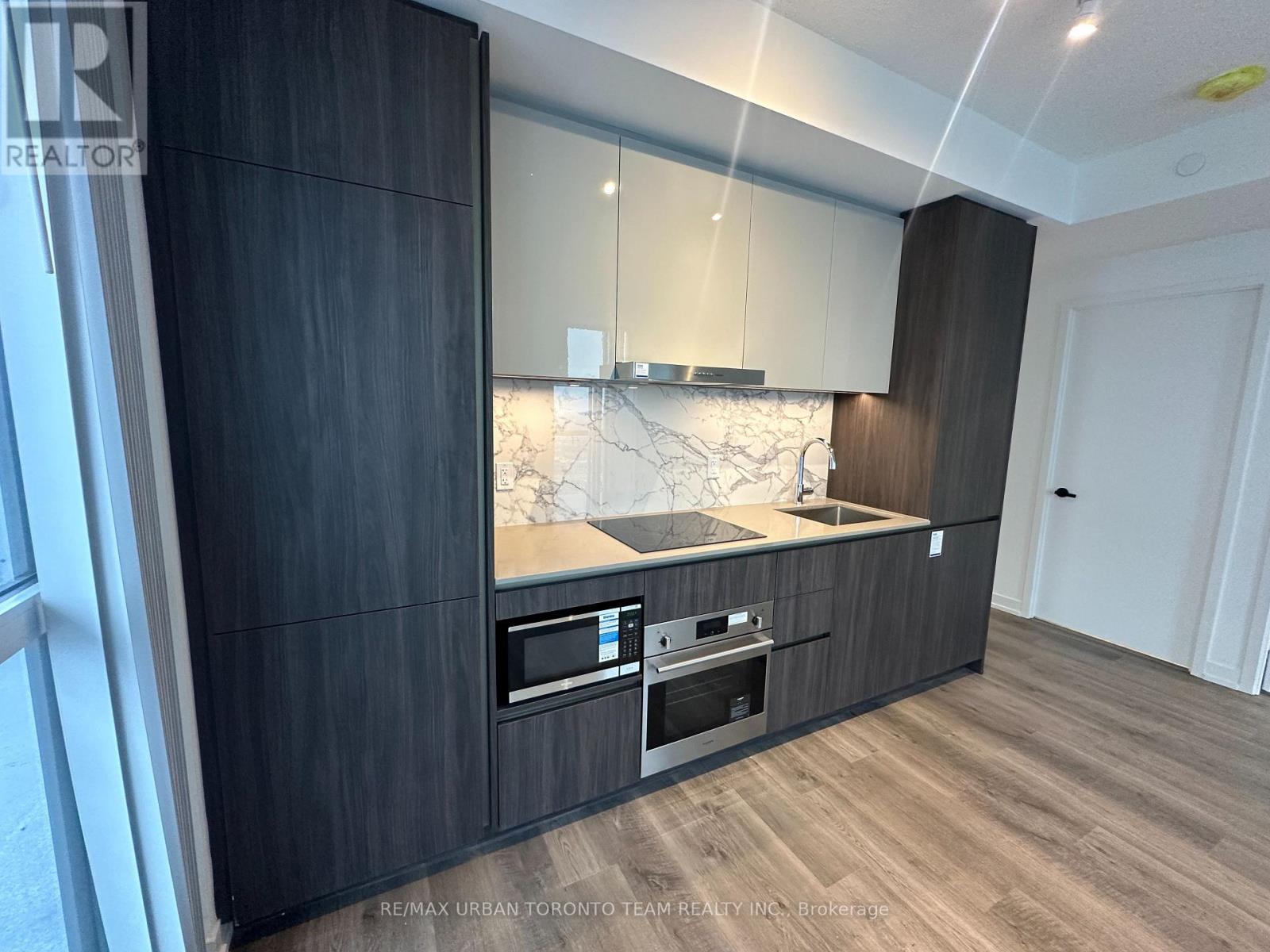 4312 - 8 Interchange Way, Vaughan (Vaughan Corporate Centre), Ontario  L4K 5Z7 - Photo 5 - N12613338