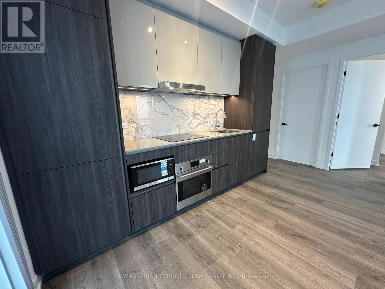 4312 - 8 Interchange Way, Vaughan (Vaughan Corporate Centre), Ontario  L4K 5Z7 - Photo 6 - N12613338