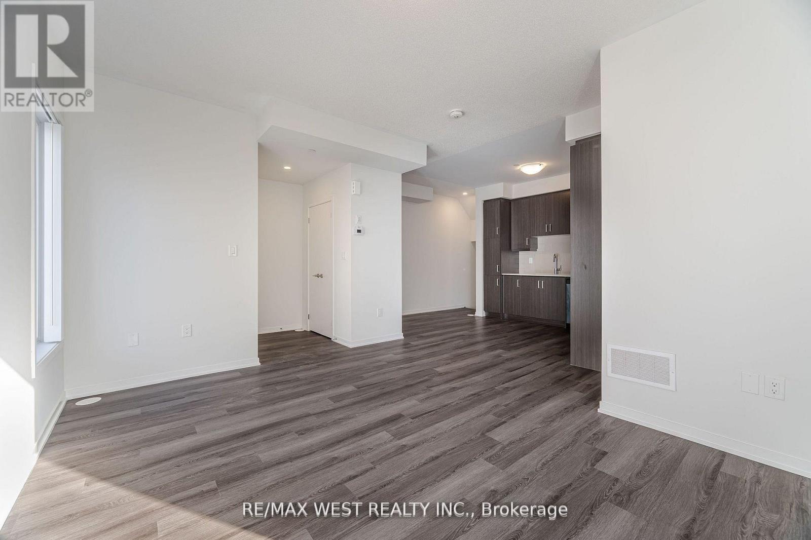 195 - 141 Honeycrisp Crescent, Vaughan (Concord), Ontario  L4K 5Z8 - Photo 10 - N12613438