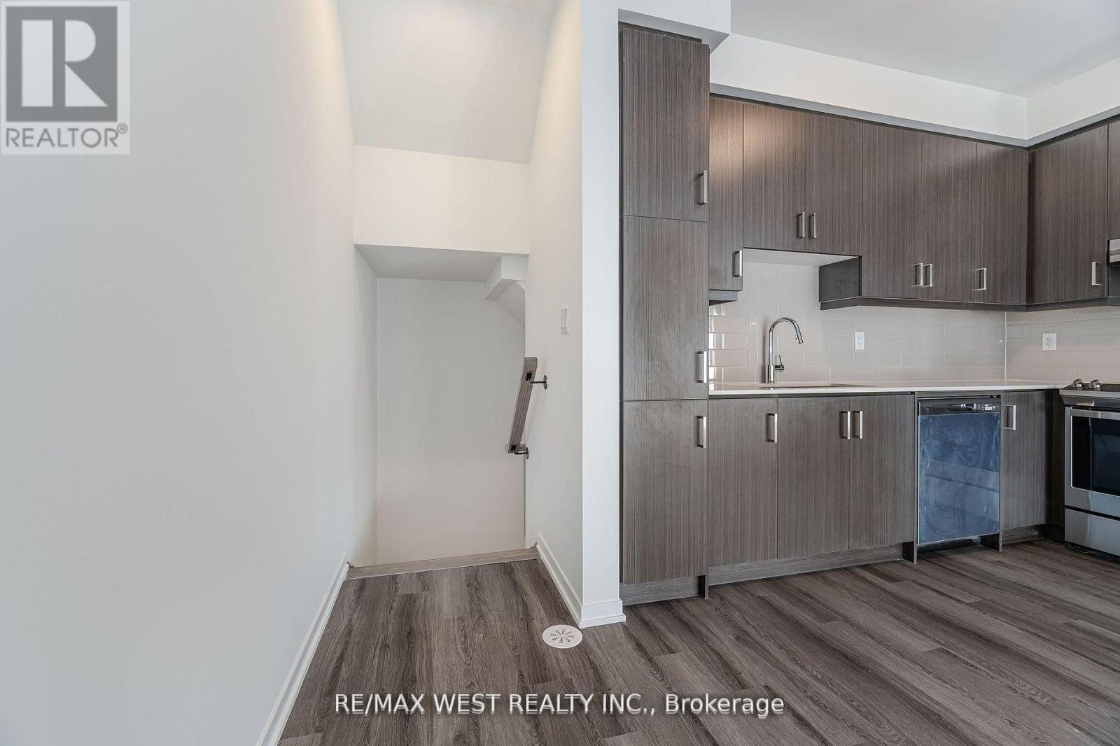 195 - 141 Honeycrisp Crescent, Vaughan (Concord), Ontario  L4K 5Z8 - Photo 18 - N12613438