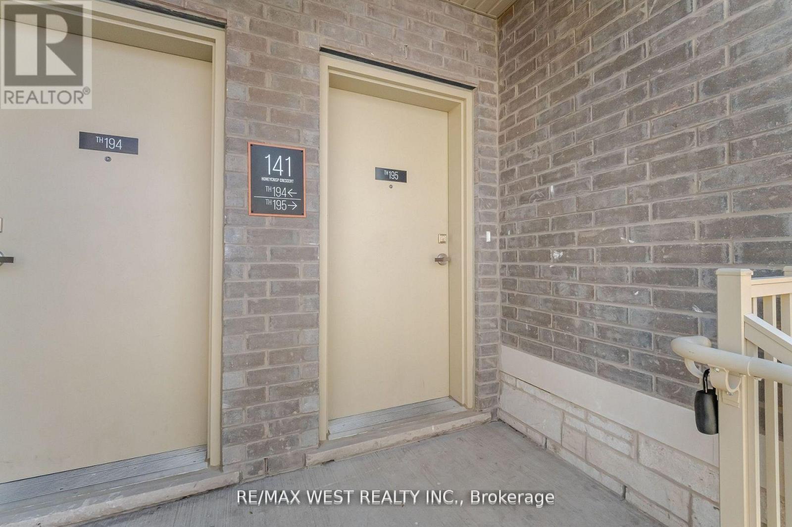 195 - 141 Honeycrisp Crescent, Vaughan (Concord), Ontario  L4K 5Z8 - Photo 6 - N12613438