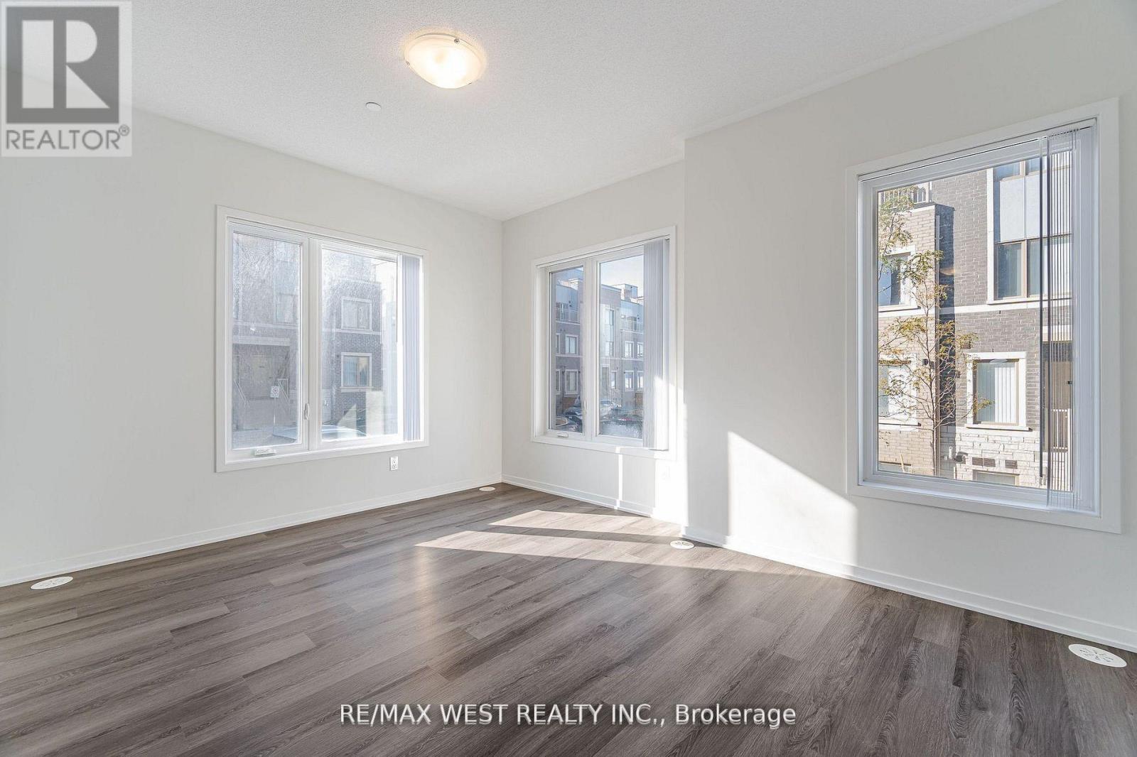 195 - 141 Honeycrisp Crescent, Vaughan (Concord), Ontario  L4K 5Z8 - Photo 8 - N12613438