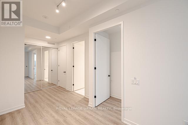 3608 - 8 Interchange Way, Vaughan, Ontario  L4K 5Z7 - Photo 5 - N12613442