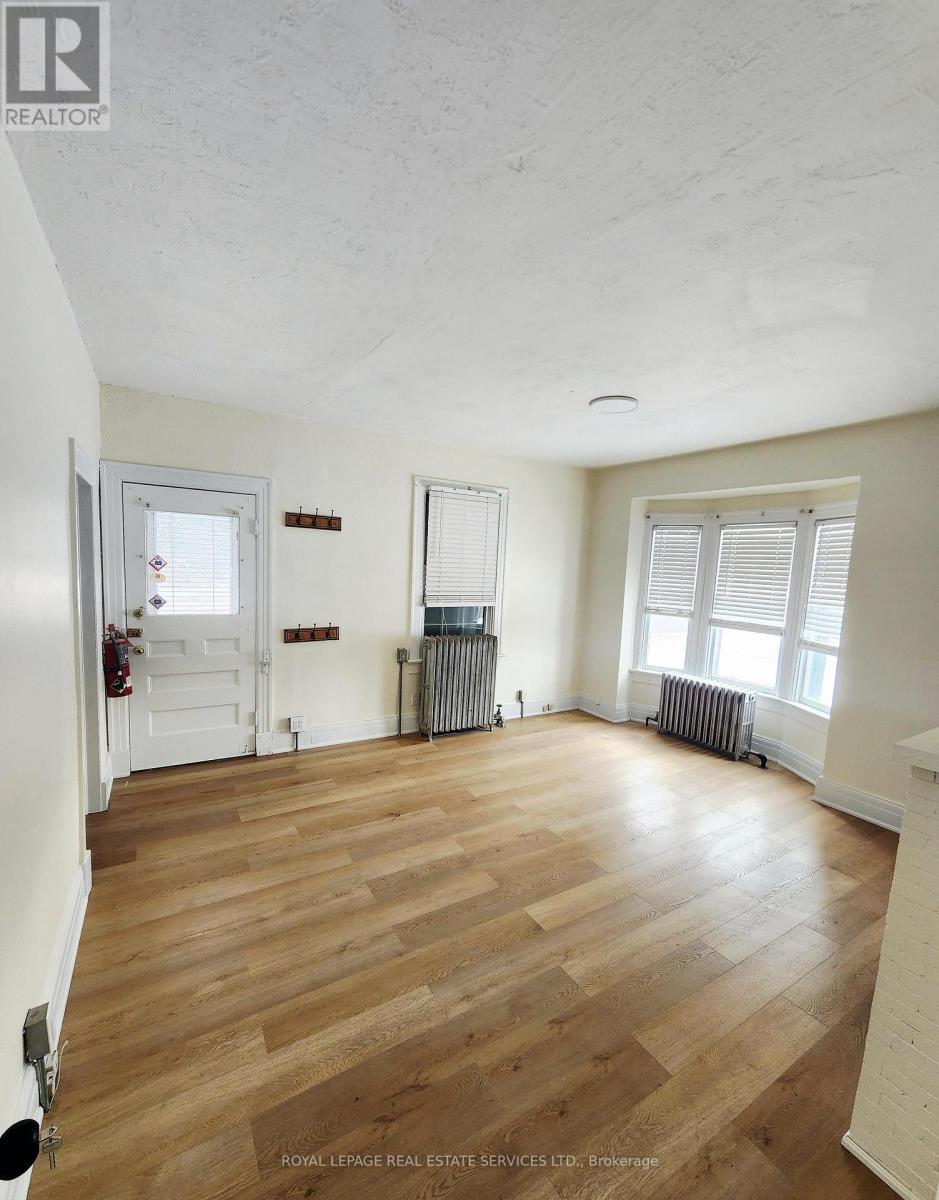 54 Ferndale Drive N, Barrie (0 North), Ontario L4N 9V4 - Photo 3 - S12613450