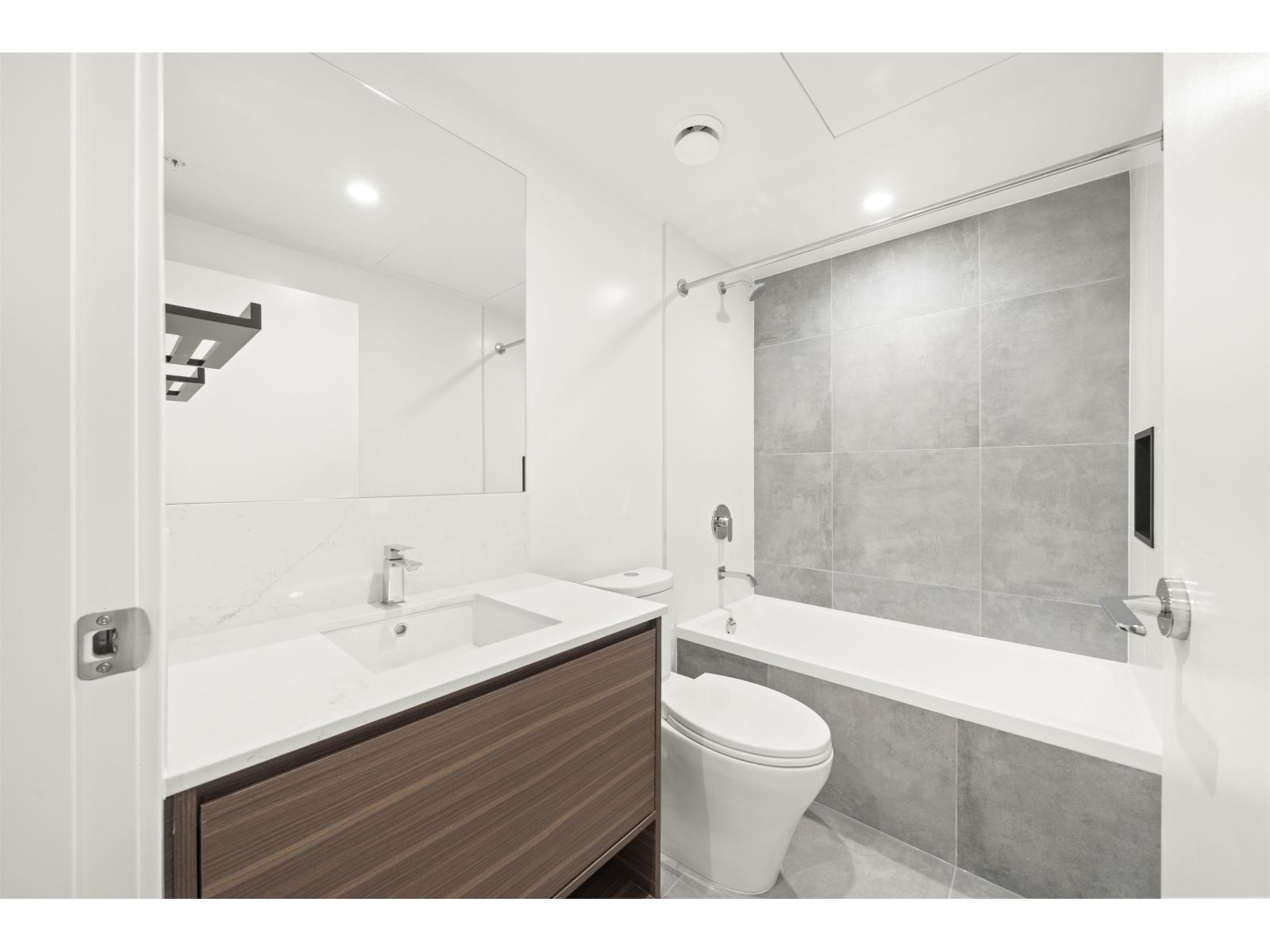 3503 13745 George Junction, Surrey, British Columbia  V3T 4Y3 - Photo 20 - R3056794