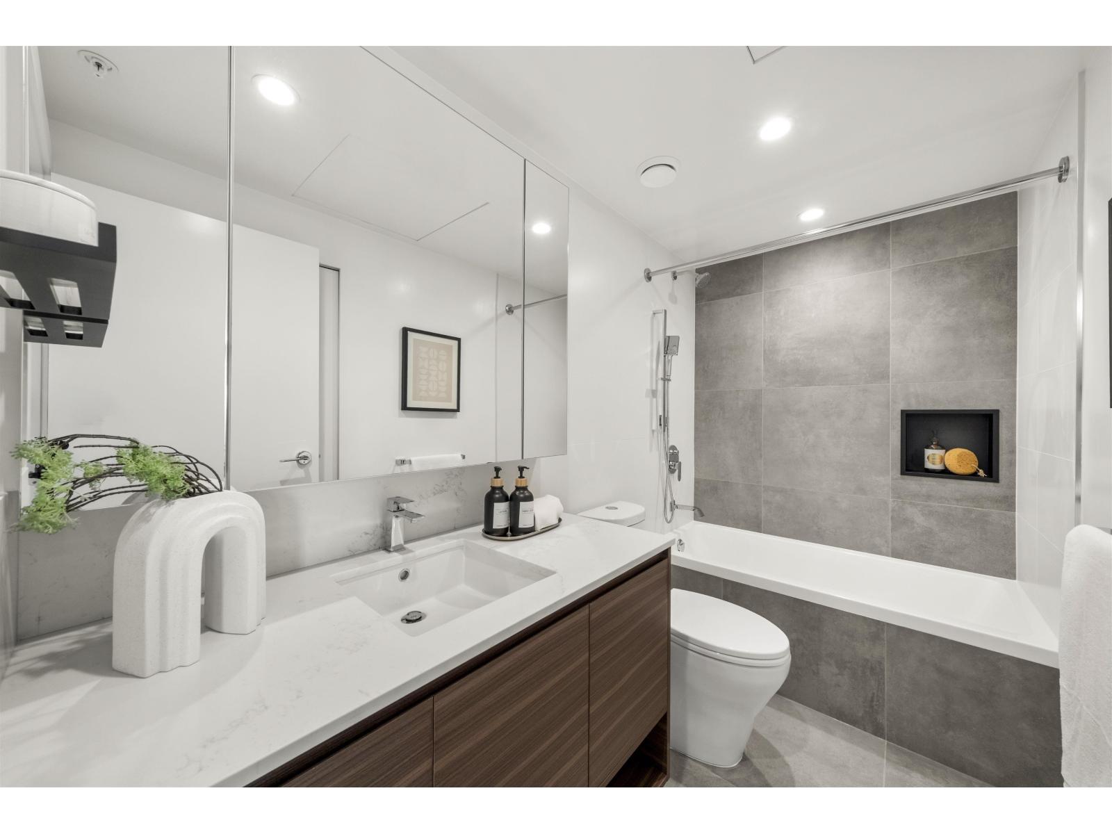 1701 13745 George Junction, Surrey, British Columbia  V3T 4Y3 - Photo 19 - R3043464