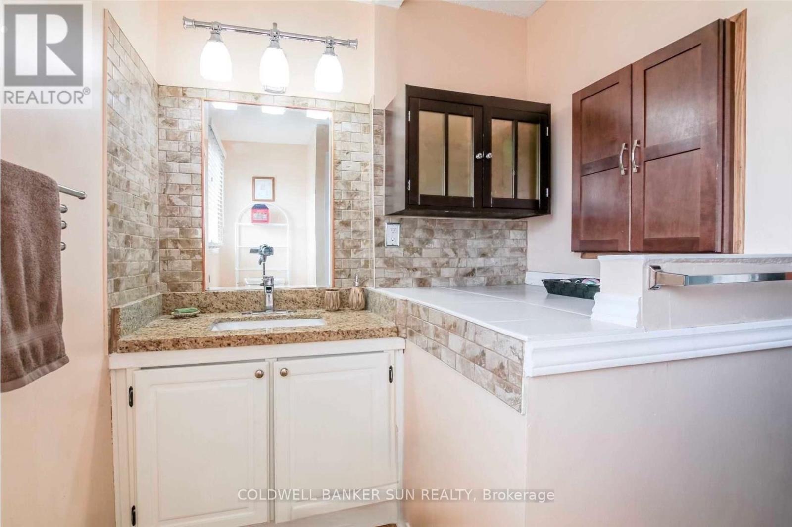 Upper - 6 Clearview Court, Brampton, Ontario  L6Z 2B1 - Photo 15 - W12613326