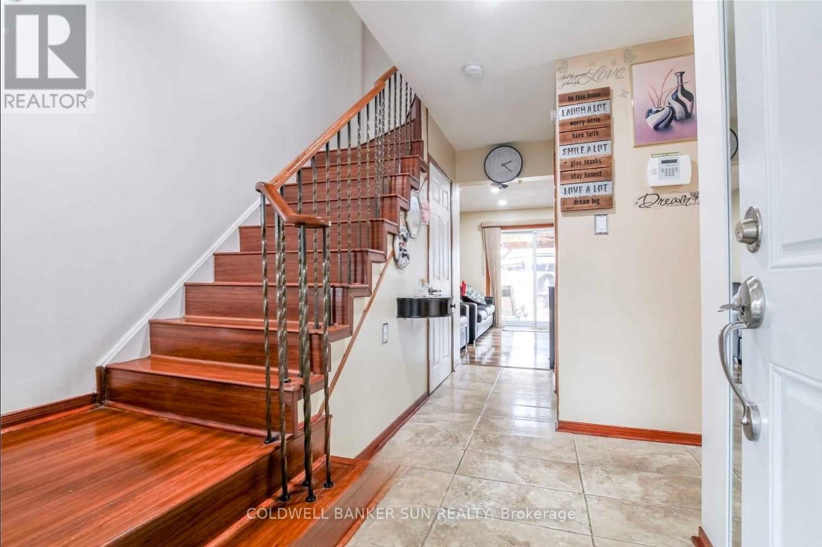 Upper - 6 Clearview Court, Brampton, Ontario  L6Z 2B1 - Photo 3 - W12613326