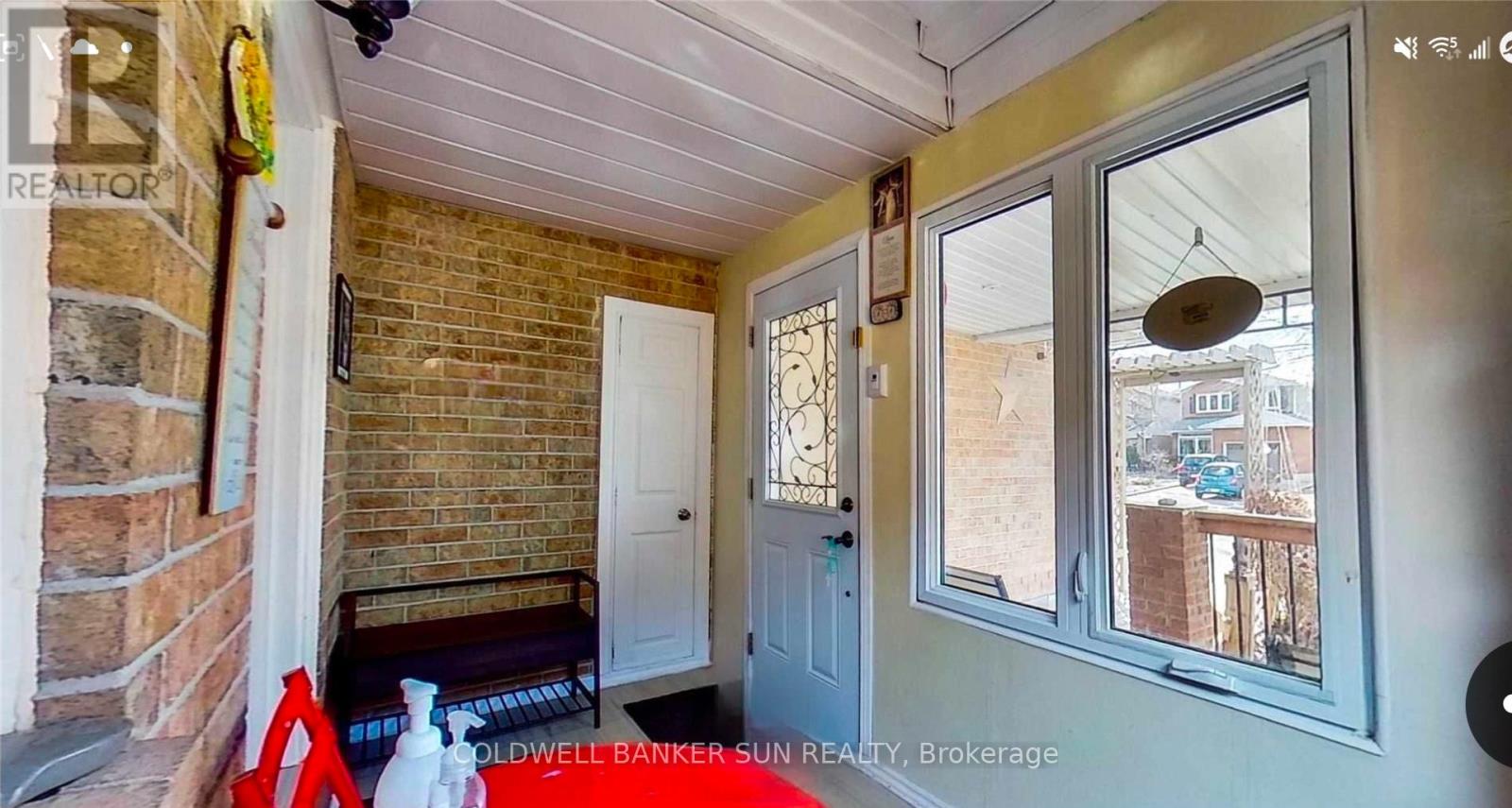 Upper - 6 Clearview Court, Brampton, Ontario  L6Z 2B1 - Photo 4 - W12613326