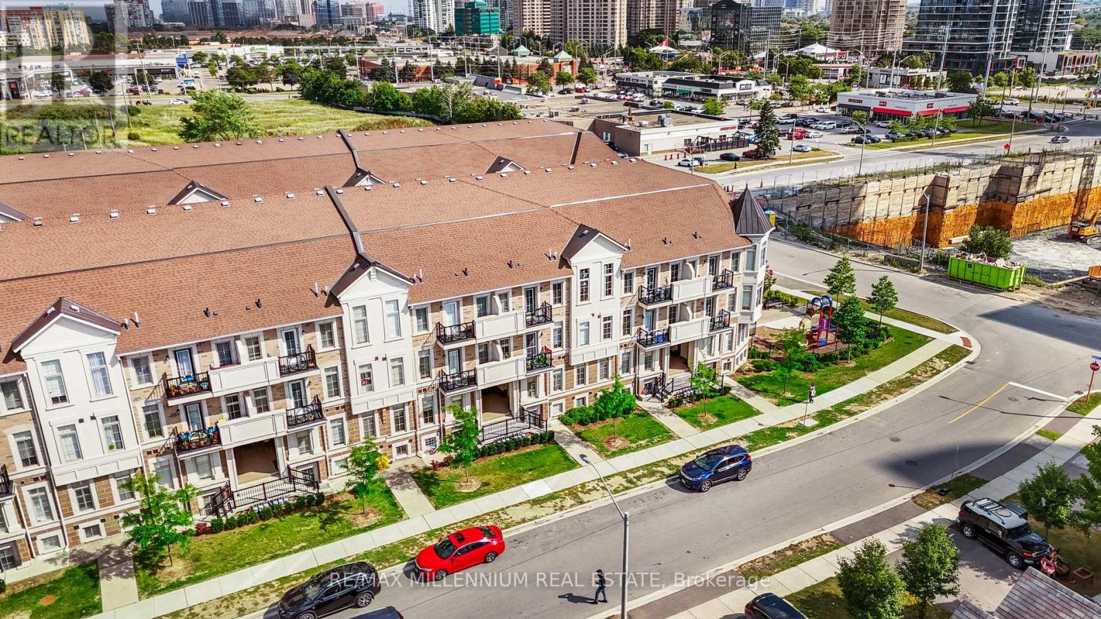 6 - 62 Preston Meadow Avenue, Mississauga, Ontario  L4Z 0C8 - Photo 2 - W12613330