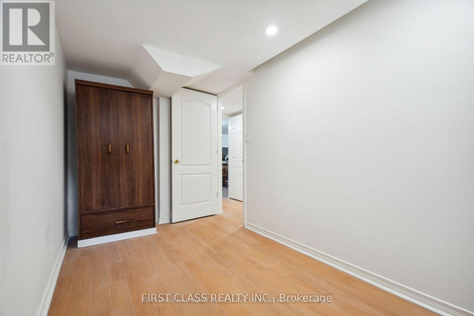 Lower - 5554 Churchill Meadows Boulevard, Mississauga, Ontario  L5M 6M6 - Photo 4 - W12613346