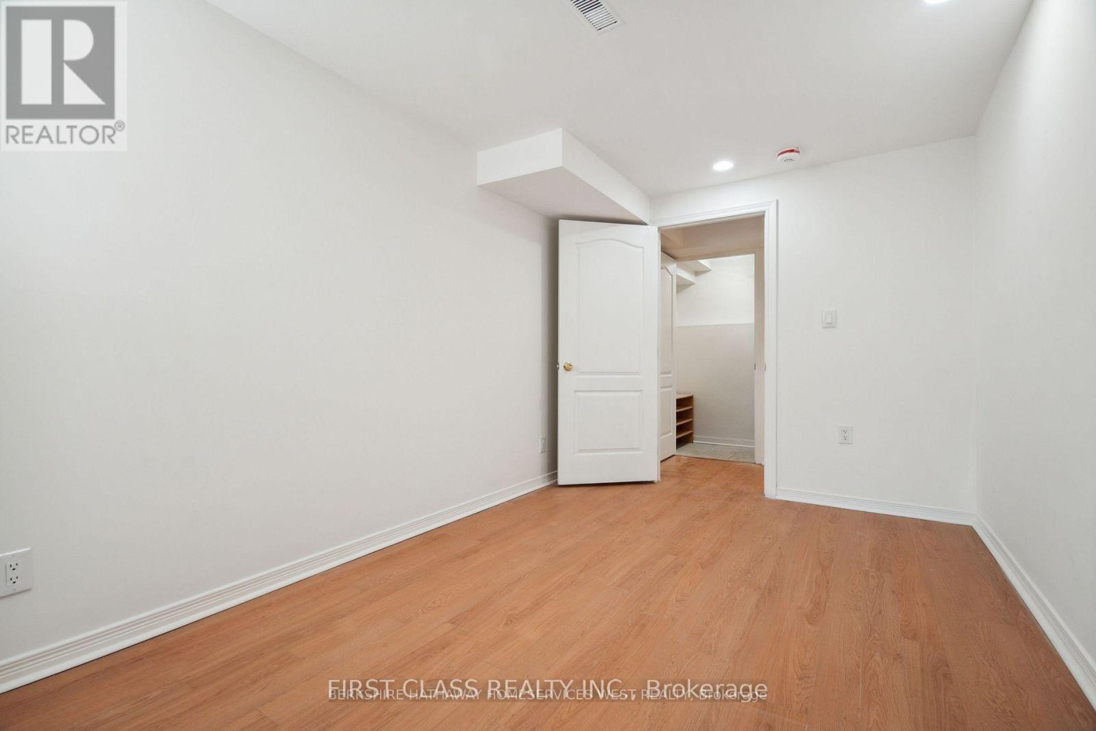 Lower - 5554 Churchill Meadows Boulevard, Mississauga, Ontario  L5M 6M6 - Photo 5 - W12613346