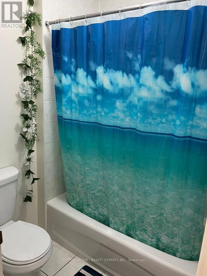 31 Farthingale Crescent, Brampton, Ontario  L7A 1S8 - Photo 13 - W12613350