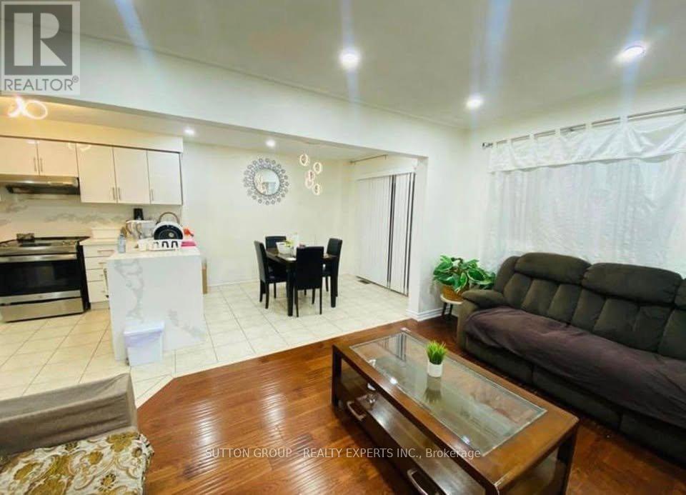 31 Farthingale Crescent, Brampton, Ontario  L7A 1S8 - Photo 2 - W12613350