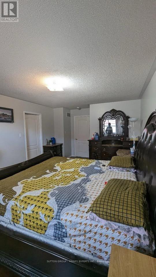 31 Farthingale Crescent, Brampton, Ontario  L7A 1S8 - Photo 5 - W12613350