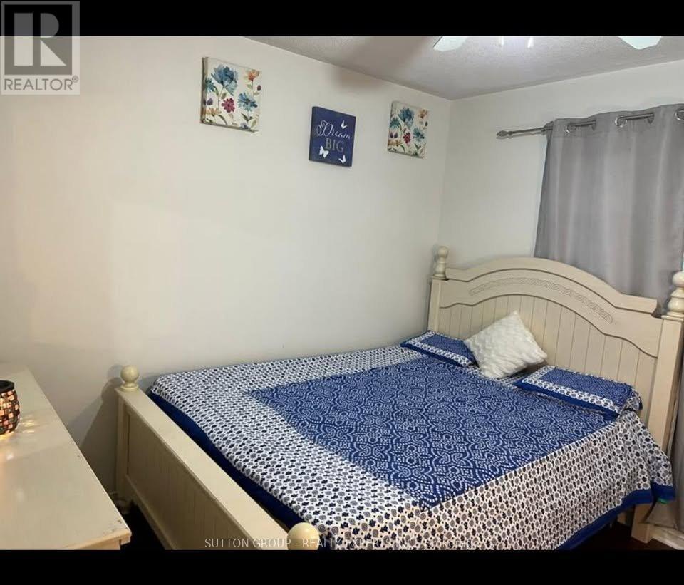 31 Farthingale Crescent, Brampton, Ontario  L7A 1S8 - Photo 9 - W12613350