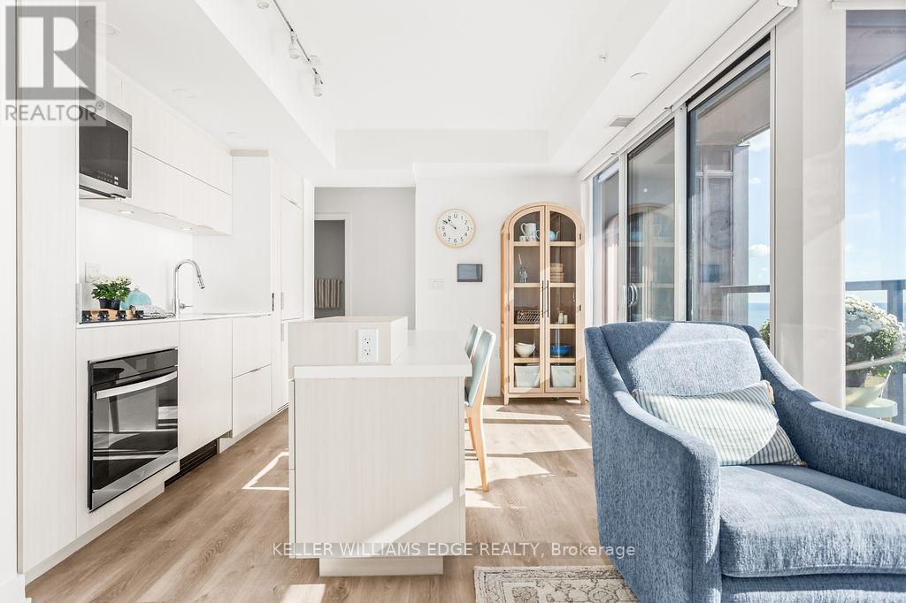 1207 - 370 Martha Street, Burlington, Ontario  L7R 0G9 - Photo 14 - W12613354