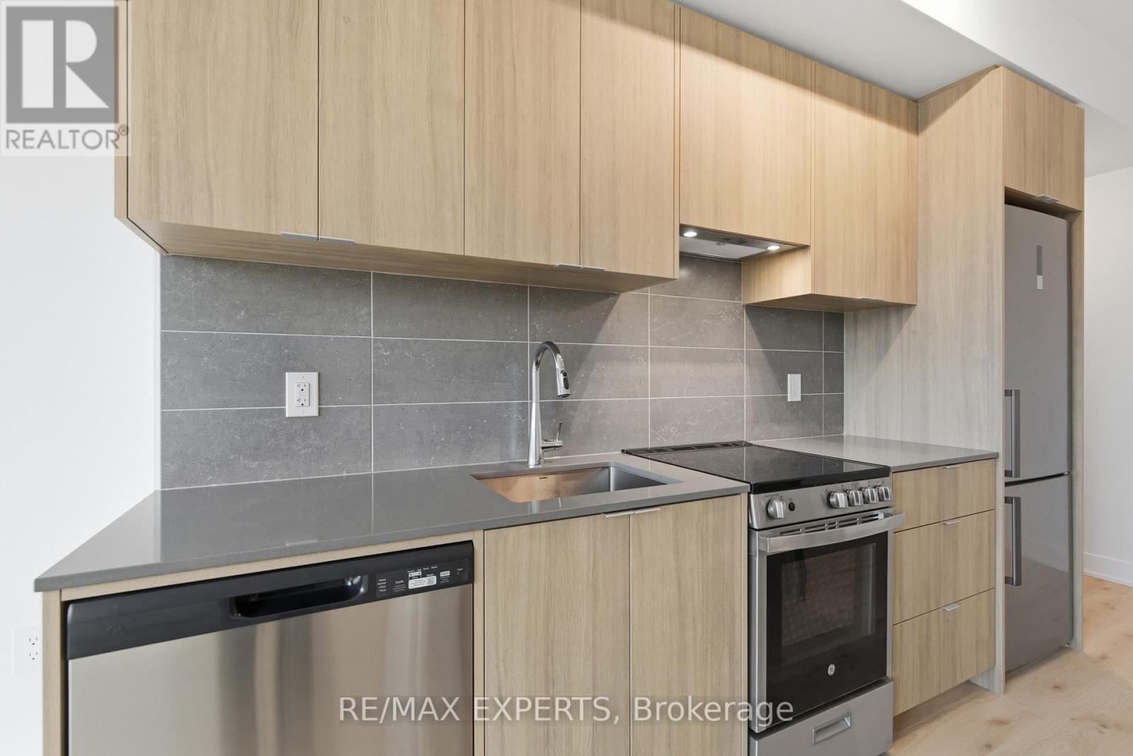 2088 James Street, Burlington, Ontario  L7R 0H2 - Photo 14 - W12613360