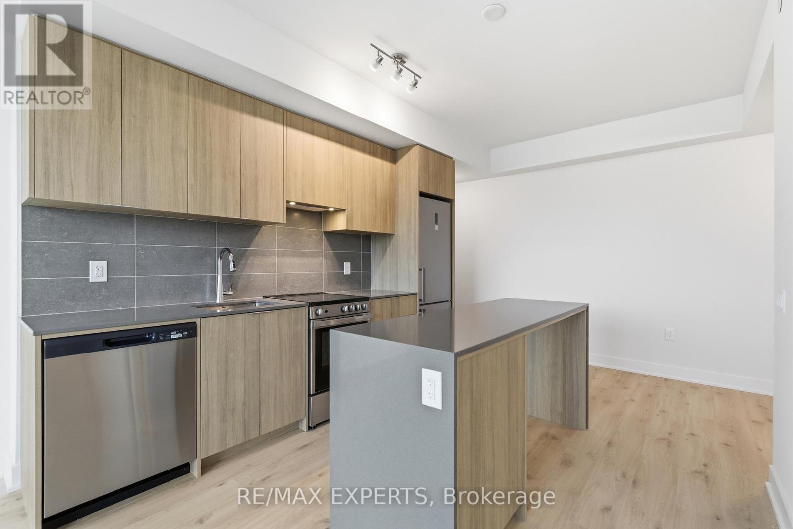 2088 James Street, Burlington, Ontario  L7R 0H2 - Photo 8 - W12613360