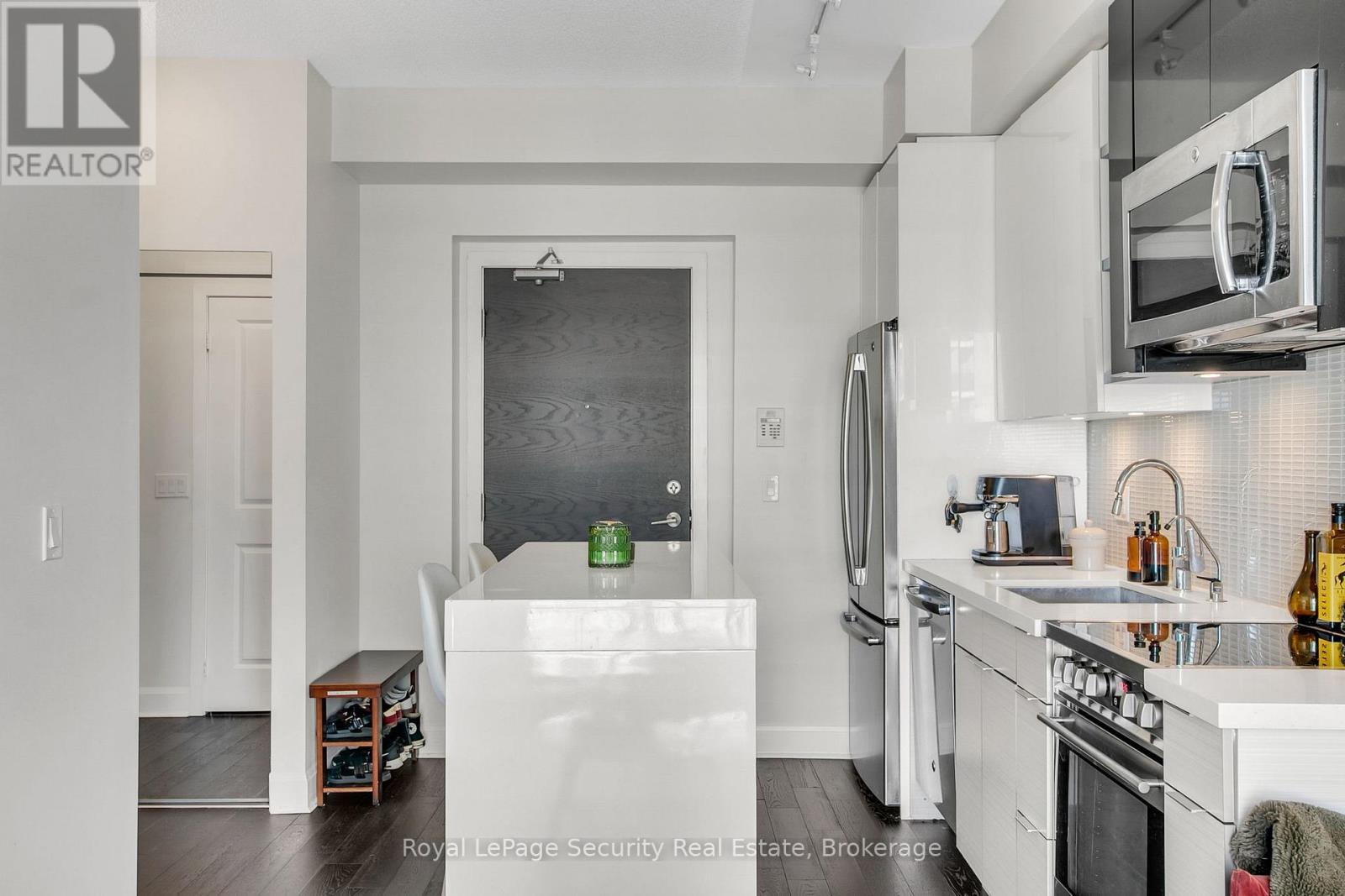 3206 - 33 Shore Breeze Drive, Toronto, Ontario  M8V 0G1 - Photo 4 - W12613386