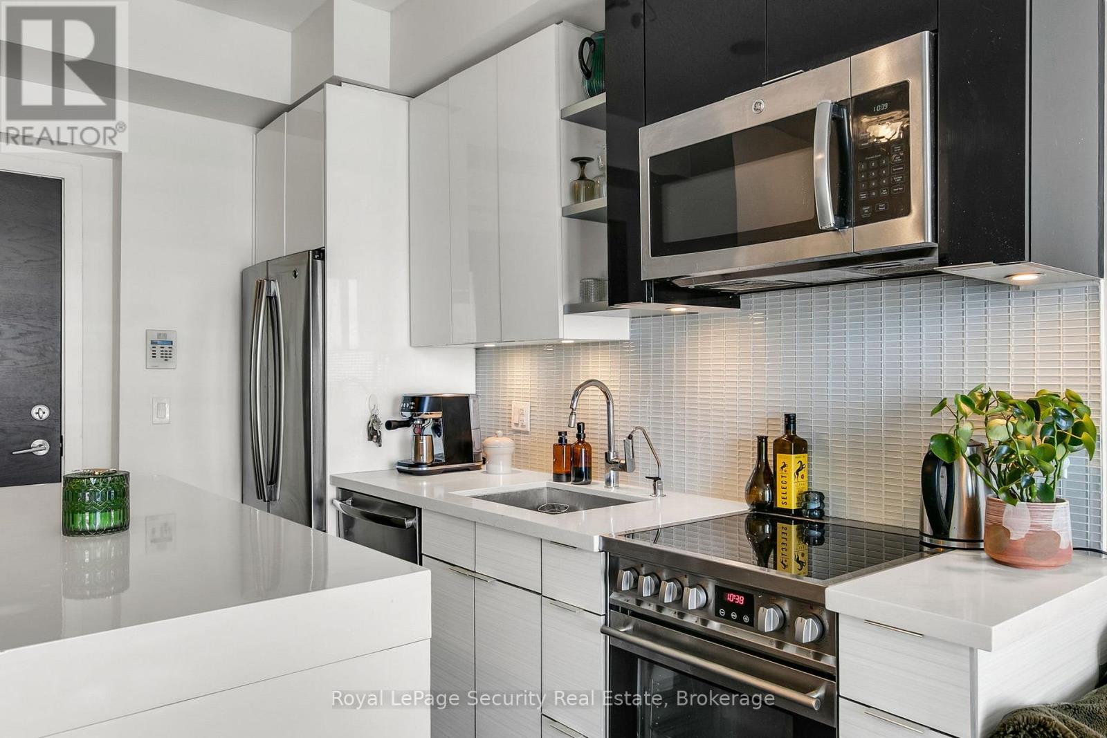 3206 - 33 Shore Breeze Drive, Toronto, Ontario  M8V 0G1 - Photo 7 - W12613386