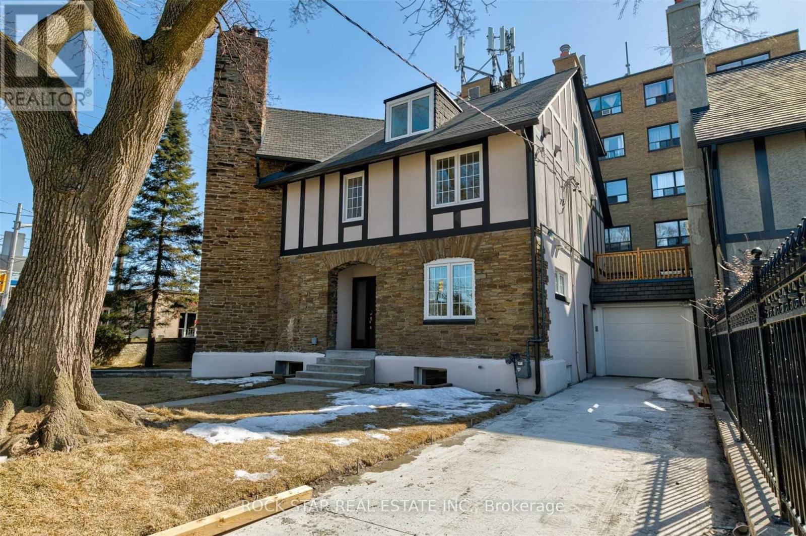 1 BABY POINT ROAD, Toronto, Ontario