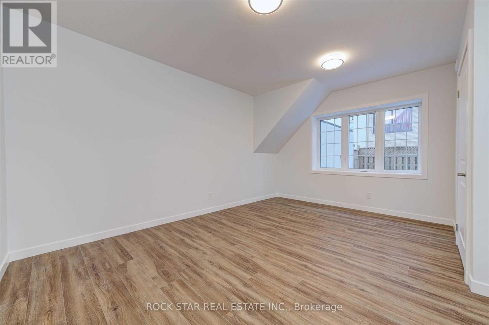 1 Baby Point Road, Toronto, Ontario  M6S 2E5 - Photo 11 - W12613466