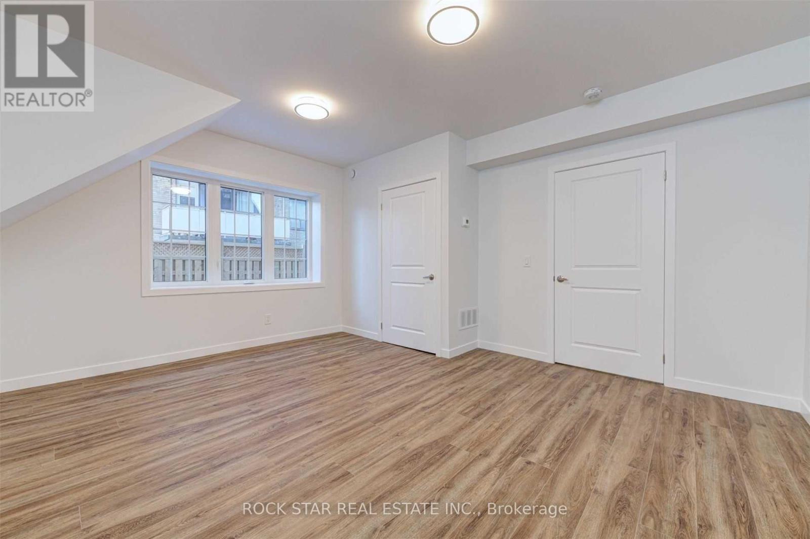 1 Baby Point Road, Toronto, Ontario  M6S 2E5 - Photo 12 - W12613466