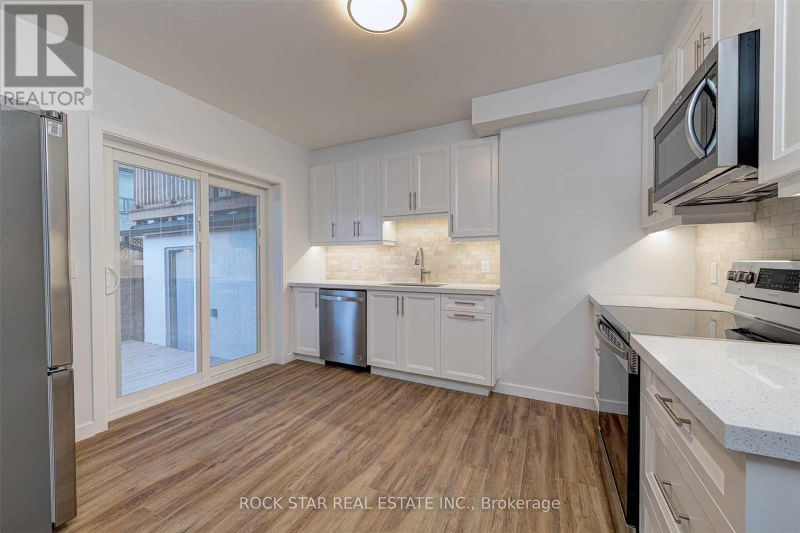 1 Baby Point Road, Toronto, Ontario  M6S 2E5 - Photo 13 - W12613466