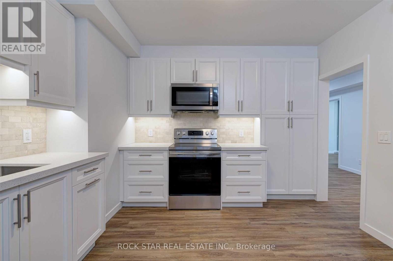 1 Baby Point Road, Toronto, Ontario  M6S 2E5 - Photo 15 - W12613466