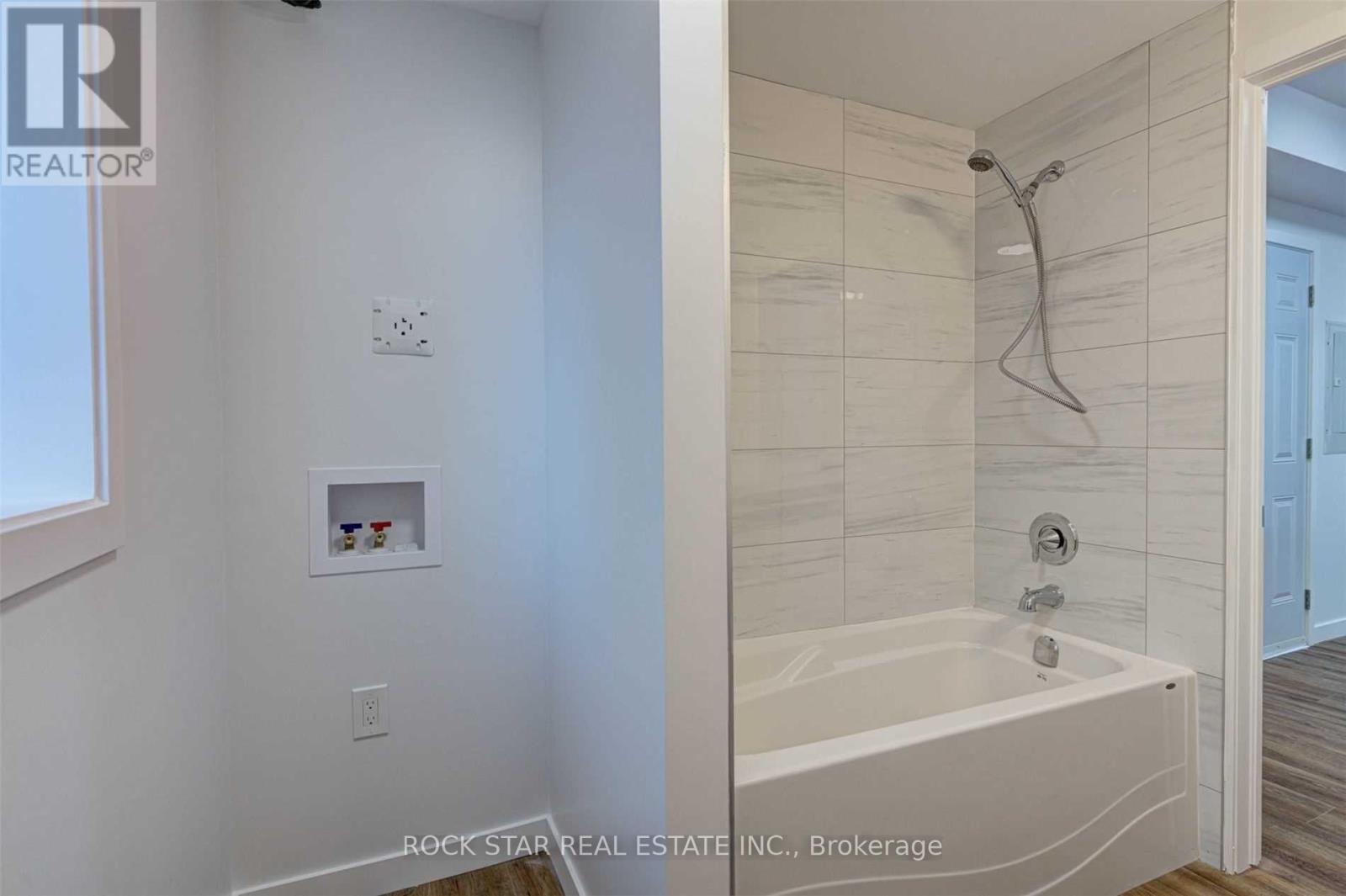 1 Baby Point Road, Toronto, Ontario  M6S 2E5 - Photo 18 - W12613466