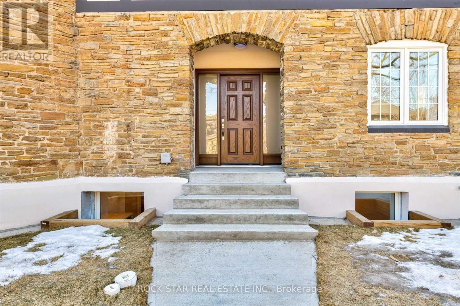 1 Baby Point Road, Toronto, Ontario  M6S 2E5 - Photo 22 - W12613466